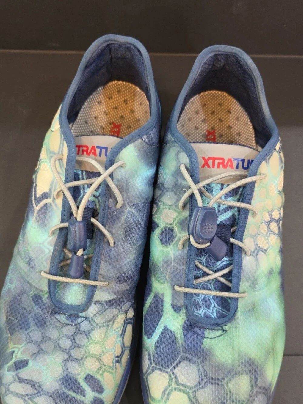 Blue-Green Men's Patterned Lace-Lock Athletic Sneakers Size 10.5